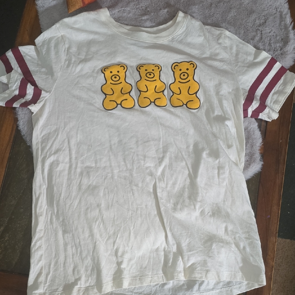 Juniors White and Maroon Bear Print T-Shirt